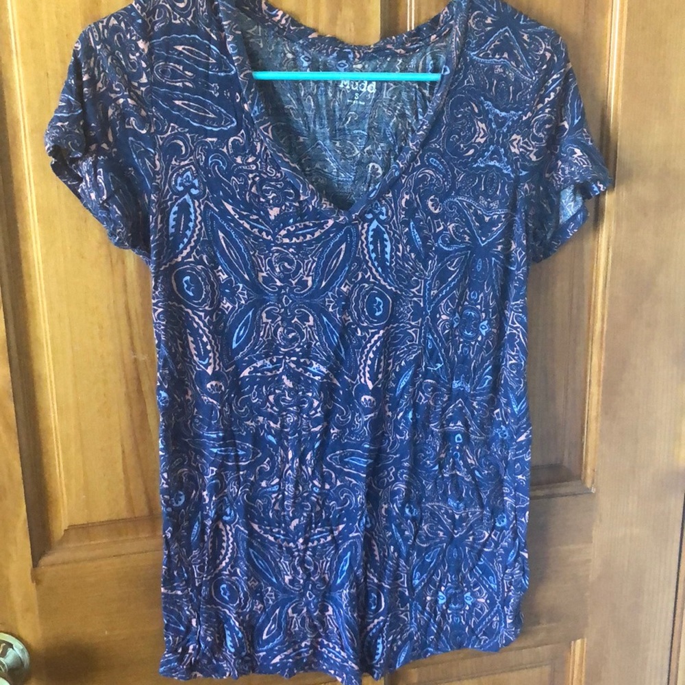 Patterned V neck